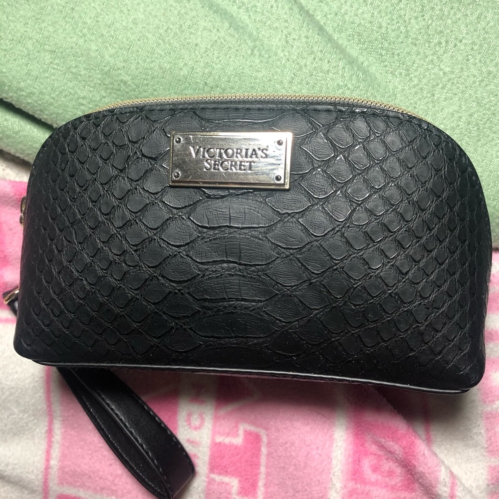 VICTORIA’S SECRET BLACK CLUTCH NWOT